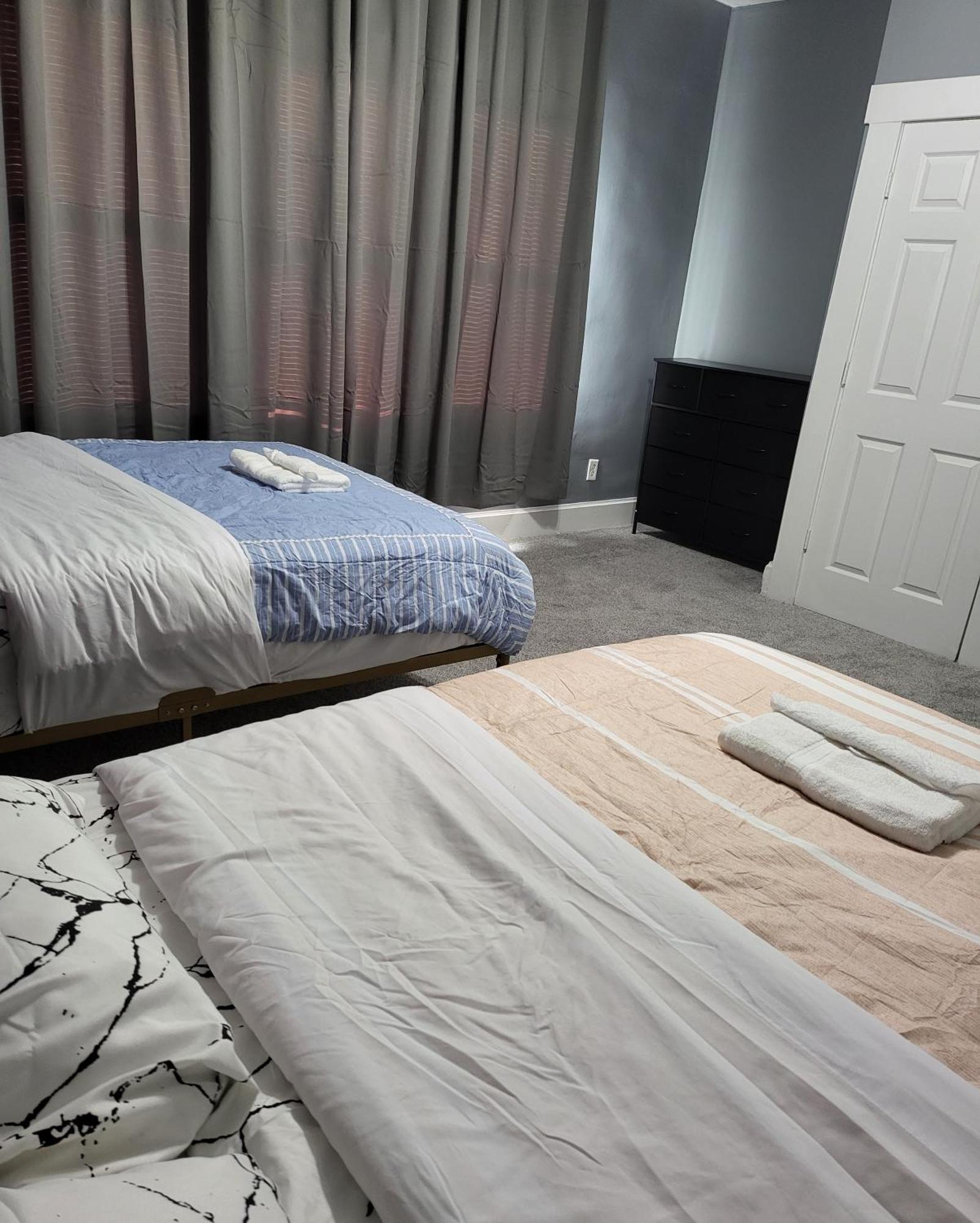 Guest Room With Two Double Beds In Columbus Oh, Airport Location Exterior foto